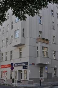 Rumunská 14 - fasáda po opravě a nátěru