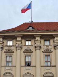 Oprava vlajkových stožárů - Loretánské nám., Praha 1