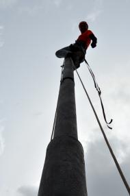 Oprava vlajkových stožárů - Loretánské nám., Praha 1