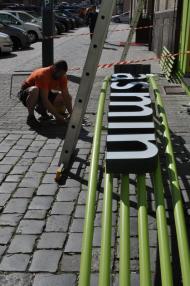 Montáž konstrukce se světelnou reklamou - Praha 1.