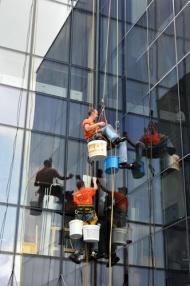 Mytí prosklené fasády - Servind