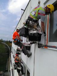 Odstranění biologického napadení a nátěr fasády - Eurovia