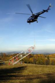 Stavba stožáru s vrtulníkem